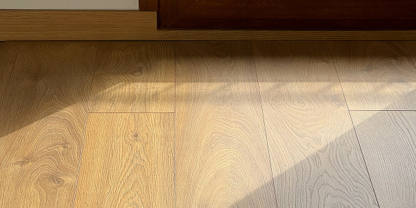 Rehabilitación / Reformas de Pisos Los Alcázares · Instalación de Parquet, Gres, Porcelánicos y Moquetas
